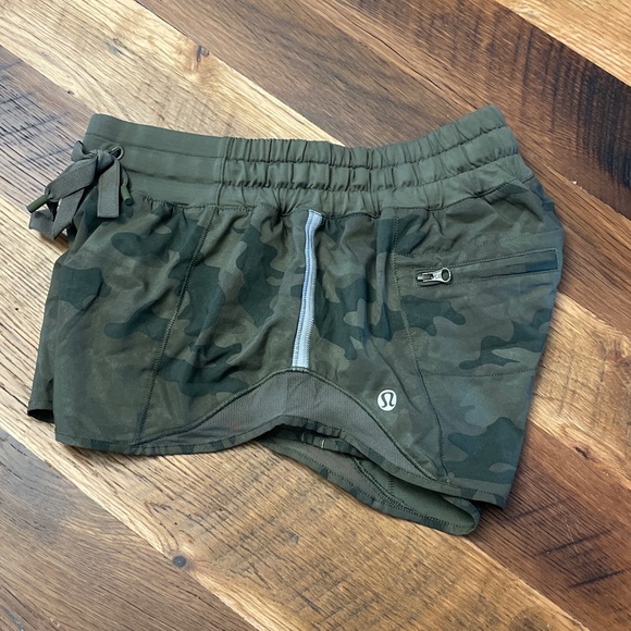 Lululemon Hotty Hot Shorts - Savasana Fatigue Camo - Picture 3 of 14